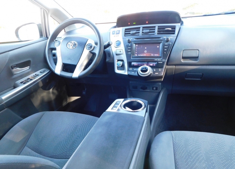 2013 Toyota Prius V 5dr Wgn Two