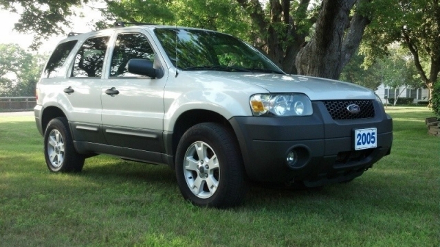 2005 Ford escape standard features #7